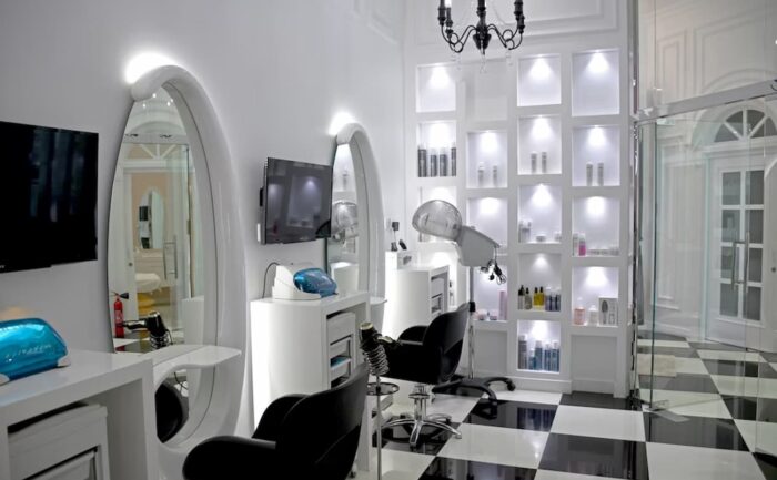 Własny salon daje więcej swobody, ale franczyza zapewnia sprawdzone know-how i wsparcie marketingowe