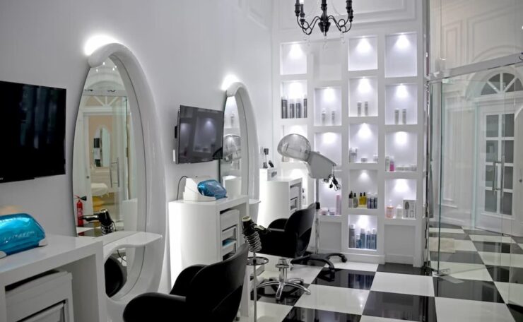 Własny salon daje więcej swobody, ale franczyza zapewnia sprawdzone know-how i wsparcie marketingowe